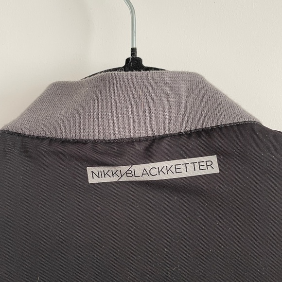 Nikki Blackketter by Gymshark black cropped bomber jacket size small worn twice. - Picture 6 of 8